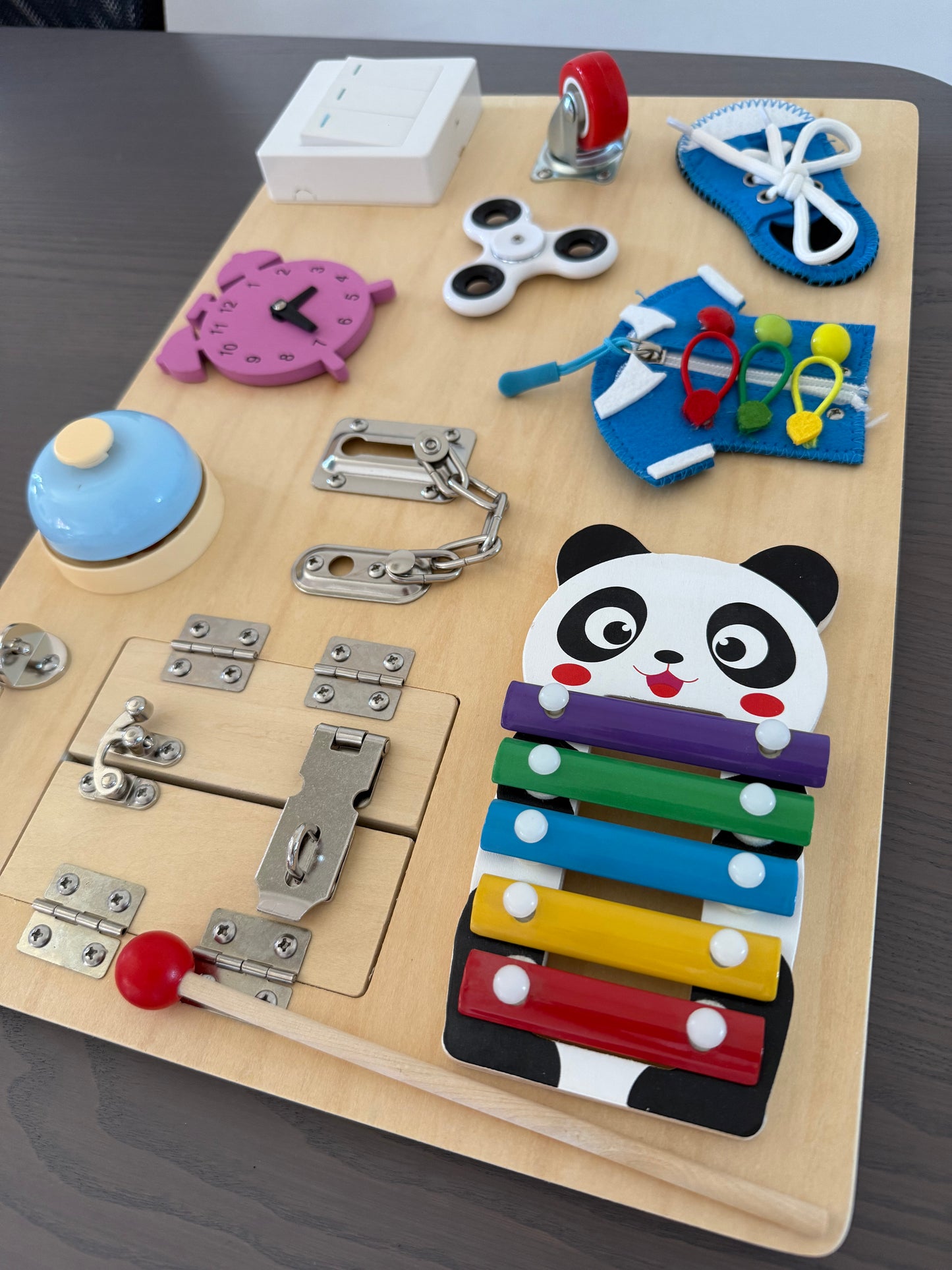 Panou de activitati Montessori. Busy board din lemn