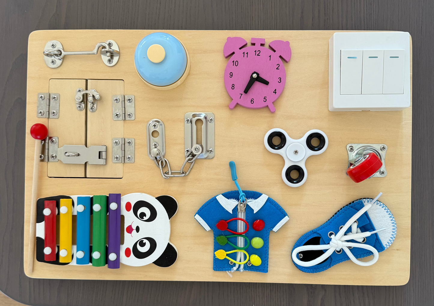 Panou de activitati Montessori. Busy board din lemn