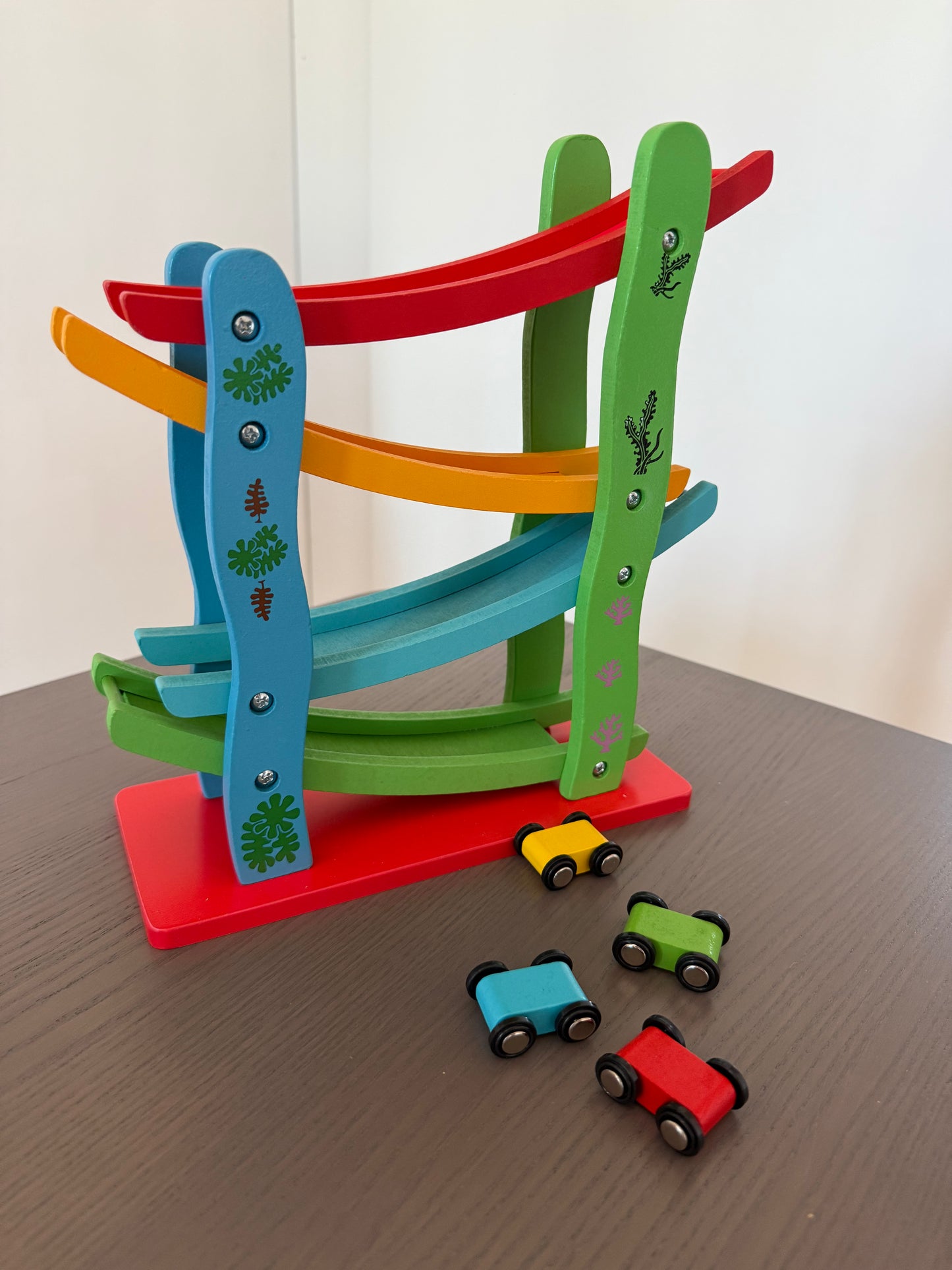 Rampa din lemn cu 4 masinute. Jucărie Montessori