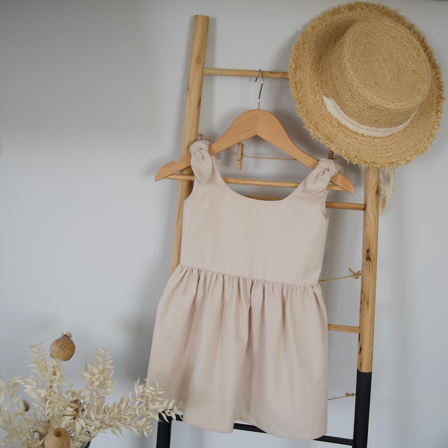 Rochita bej fetite cu bretele