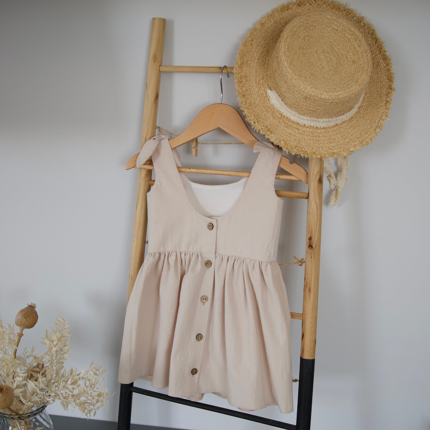 Rochita bej fetite cu bretele