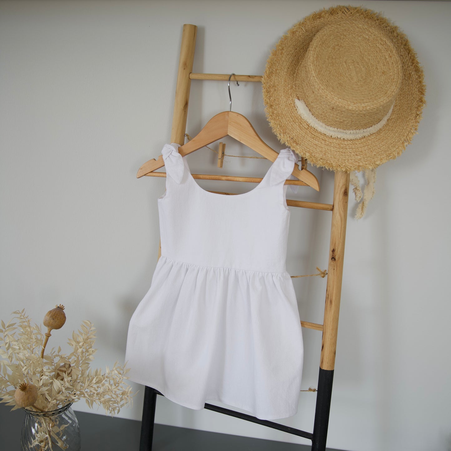 Rochita alba fetite cu bretele