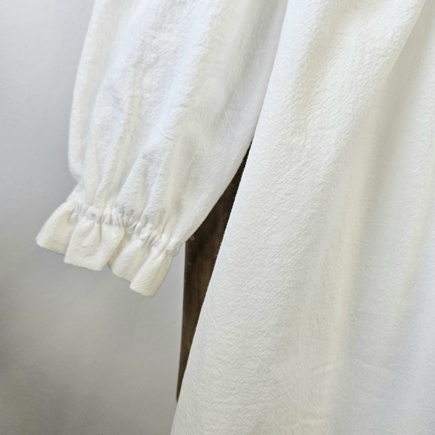 Rochita Alba Cu Volanase