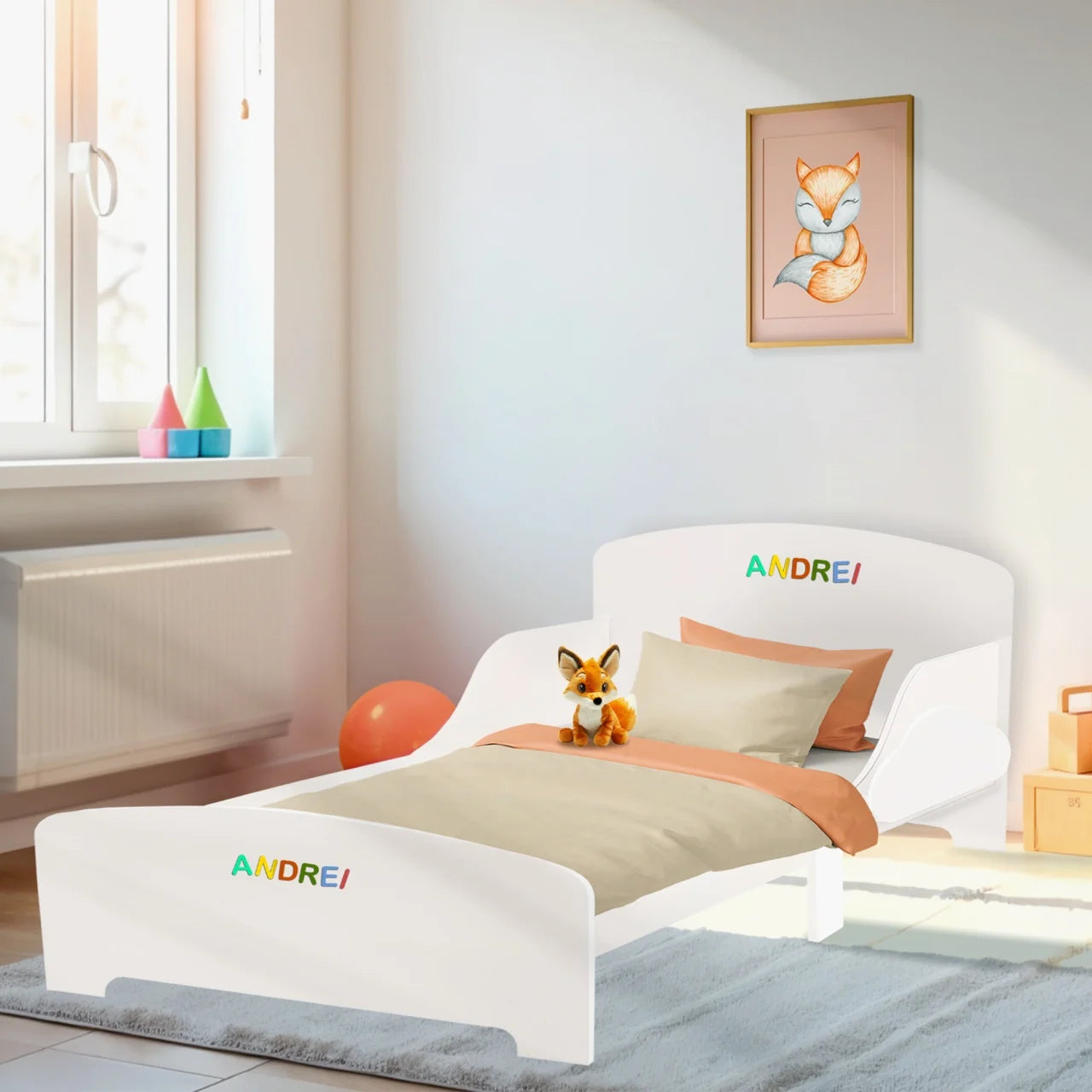 Pat Copii cu Protectie Laterala si Raft Depozitare Carti si Jucarii, Model Norisor, Patut pentru Baieti si Fetite Varsta de 3 - 8 Ani, Mobilier din Lemn MDF, Alb + Bonus Stickere Fosforescente
