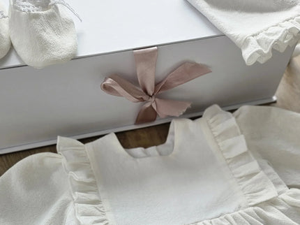 Rochita Botez Alba - Bebeboo - Totul pentru copii. Jucării, Hăinuțe, Perne, Mobilier, Textile