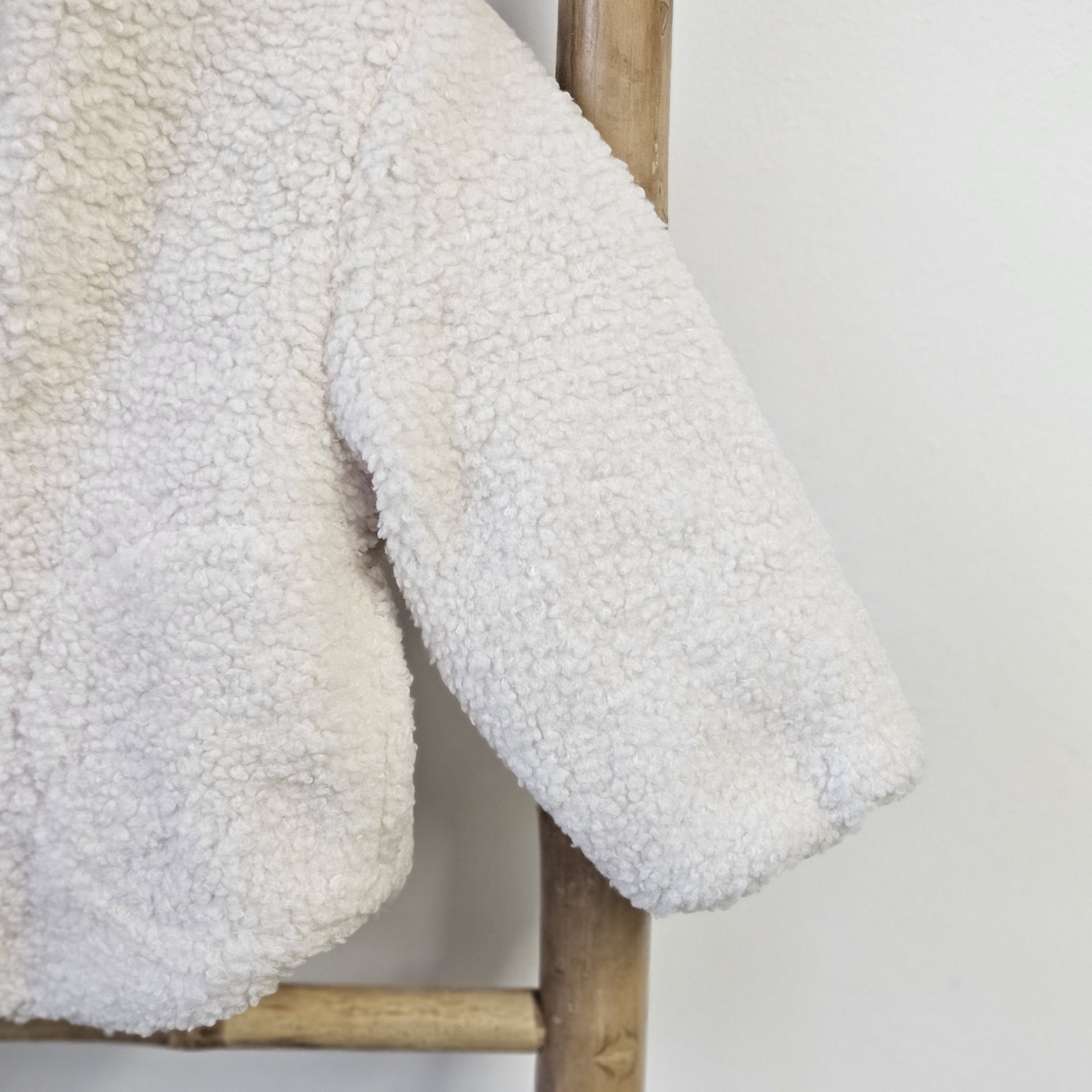 Geaca Alba Cu Blanita