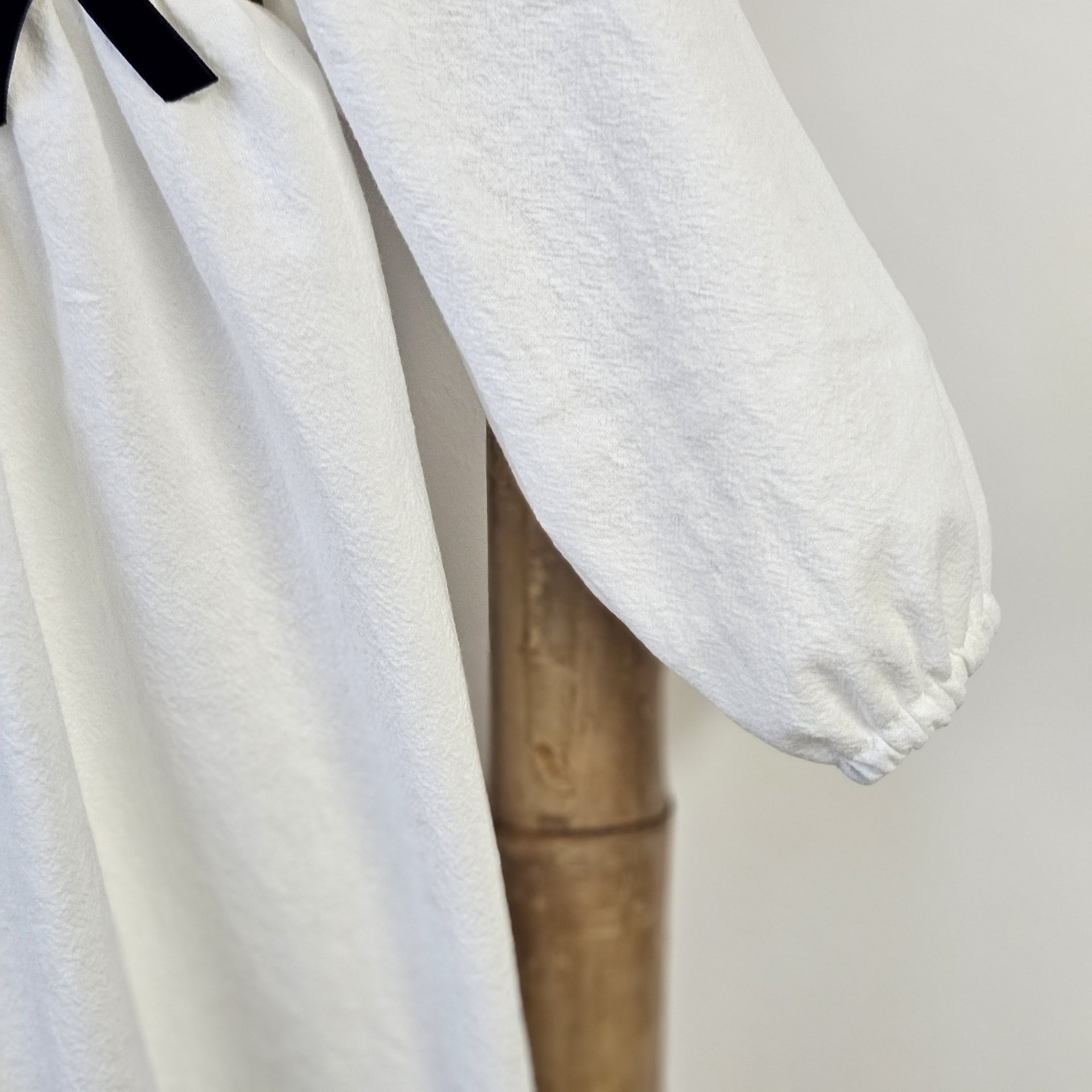 Rochita Alba Cu Fundite