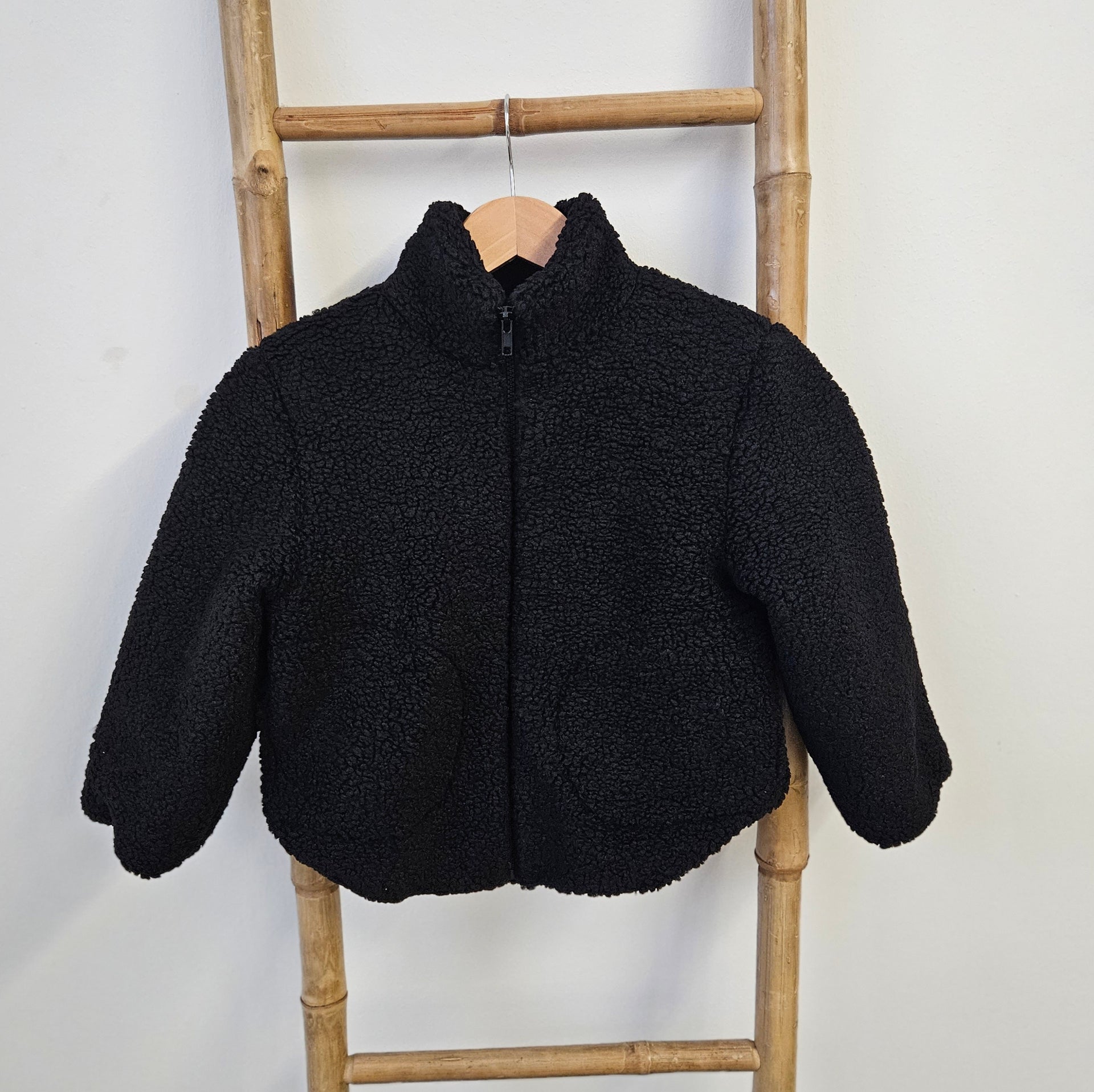 Geaca Neagra Cu Blanita