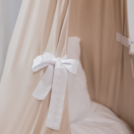 Cocon „Bezea pufoasă”  cu fundițe