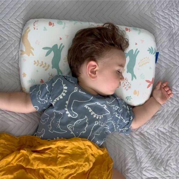 Perna ortopedica Baby pentru nou nascuti 8-24 luni | Multicolora cu Iepurasi | impotriva plagiocefaliei - Bebeboo - Totul pentru copii. Jucării, Hăinuțe, Perne, Mobilier, Textile