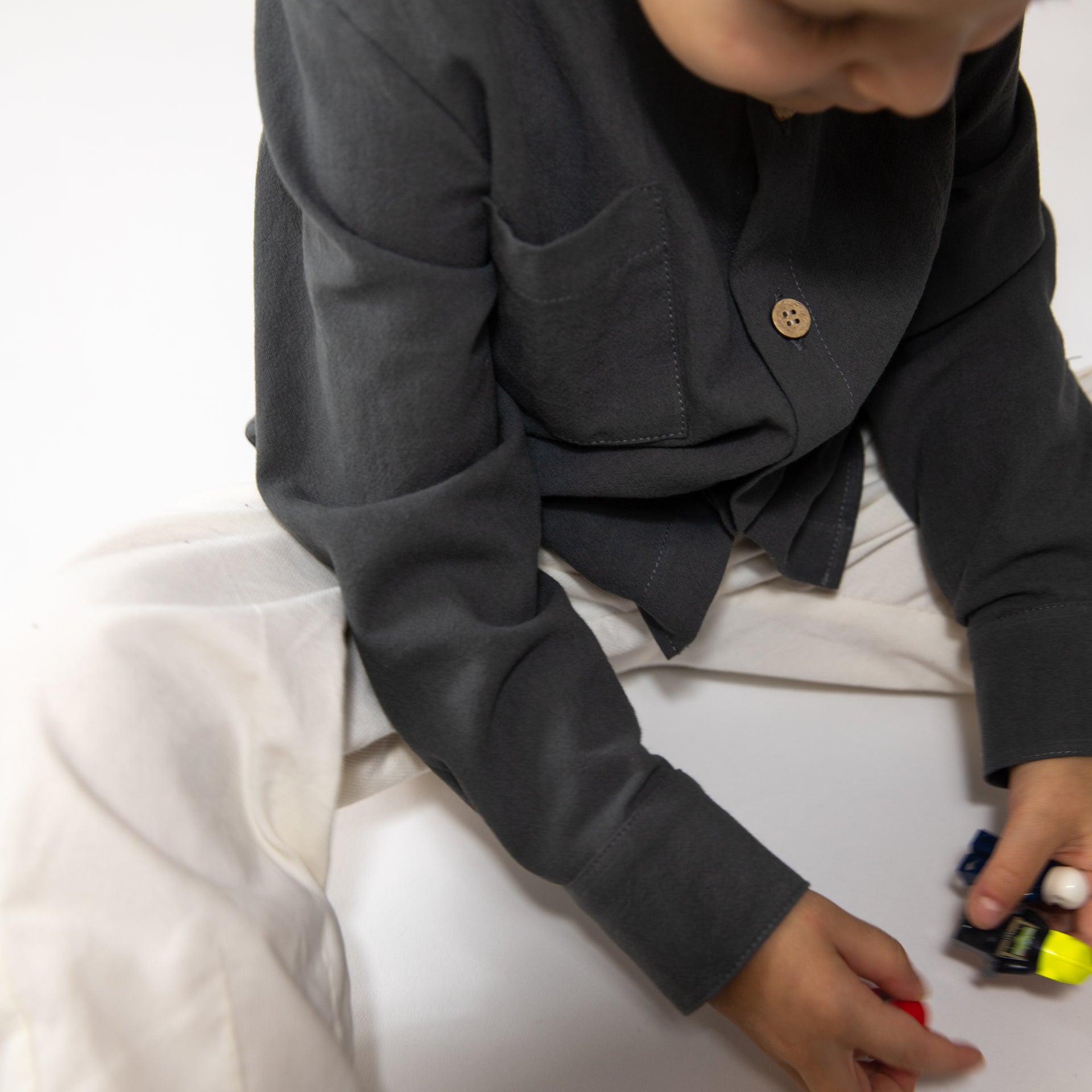 Pantaloni ecru din catifea pentru baieti