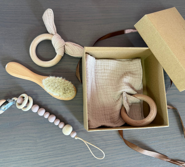Set cadou nou-născuți - Roz Pal - Bebeboo - Totul pentru copii. Jucării, Hăinuțe, Perne, Mobilier, Textile