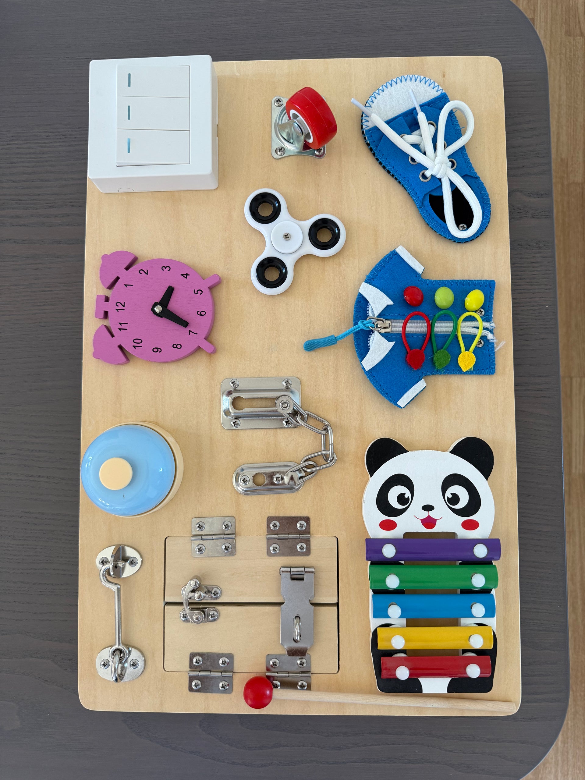 Panou de activitati Montessori. Busy board din lemn