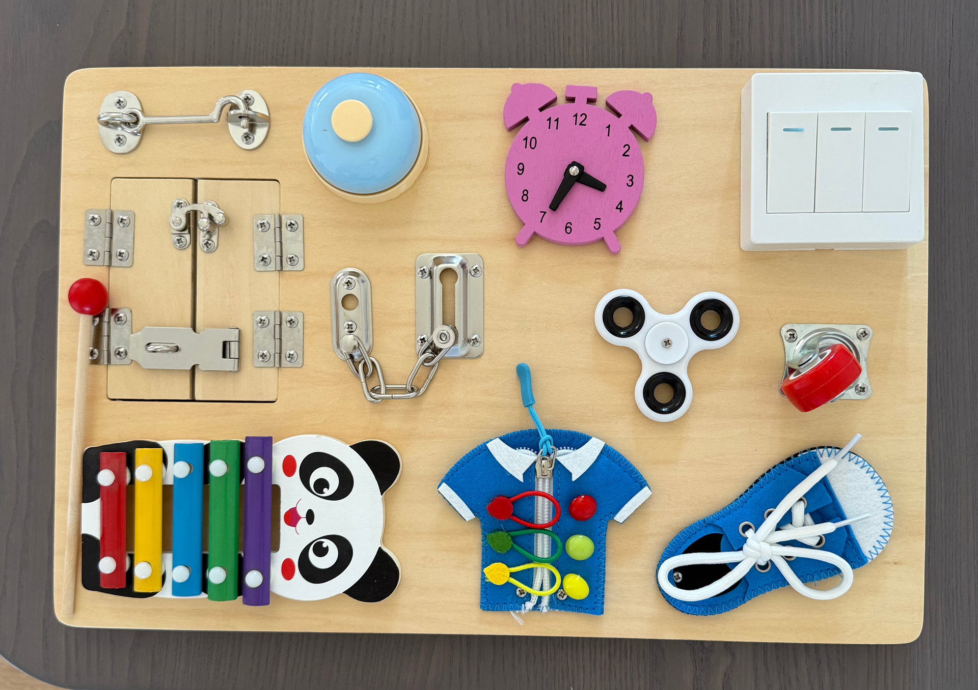 Panou de activitati Montessori. Busy board din lemn