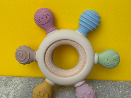 Jucărie de Dentiție Multisenzorial - Inel de dentiție din lemn și silicon - Bej. 0+ - Bebeboo - Totul pentru copii. Jucării, Hăinuțe, Perne, Mobilier, Textile