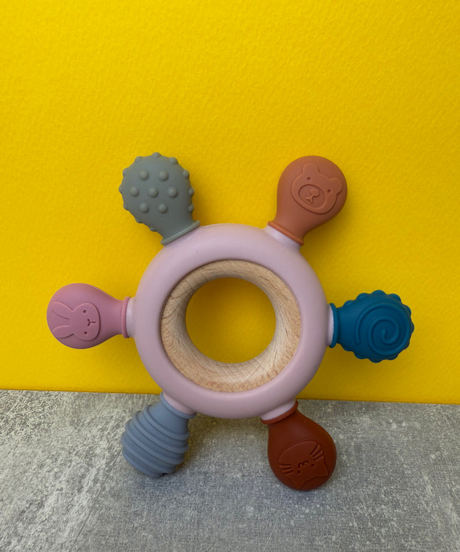 Jucărie de Dentiție Multisenzorial - Inel de dentiție din lemn și silicon - Roz pal. 0+