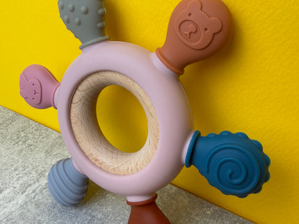 Jucărie de Dentiție Multisenzorial - Inel de dentiție din lemn și silicon - Roz pal. 0+ - Bebeboo - Totul pentru copii. Jucării, Hăinuțe, Perne, Mobilier, Textile