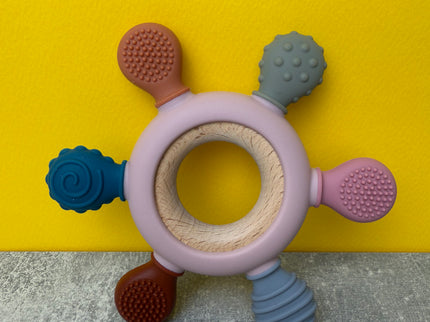 Jucărie de Dentiție Multisenzorial - Inel de dentiție din lemn și silicon - Roz pal. 0+ - Bebeboo - Totul pentru copii. Jucării, Hăinuțe, Perne, Mobilier, Textile