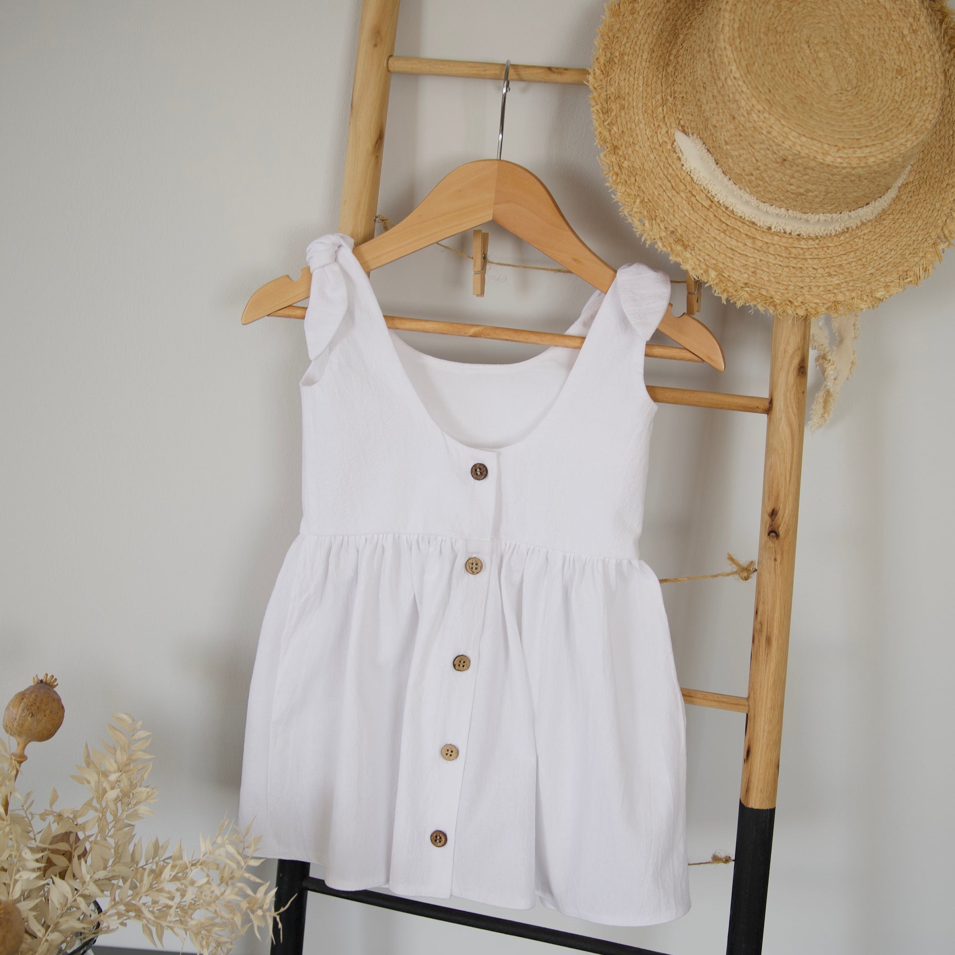 Rochita alba fetite cu bretele