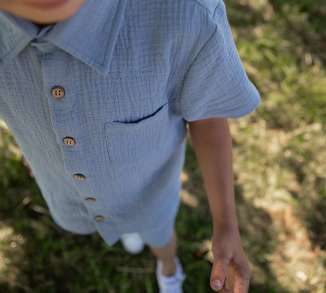 Set albastru camasa cu pantaloni scurti din muselina - Bebeboo - Totul pentru copii. Jucării, Hăinuțe, Perne, Mobilier, Textile