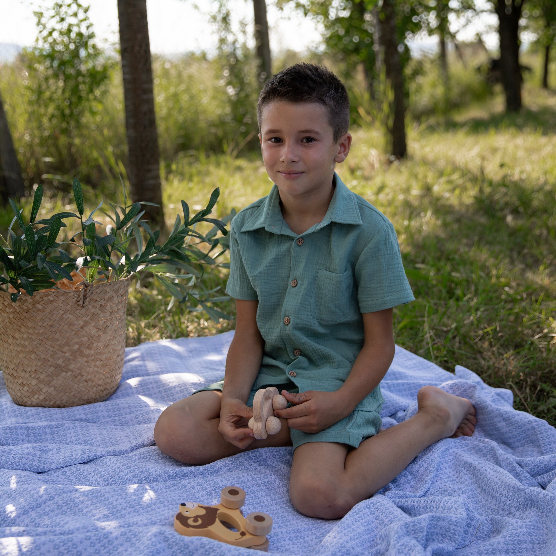 Camasa cu pantaloni scurti din muselina