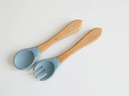 Set tacamuri pentru bebelusi, lingurita + furculita, diverse culori, silicon si lemn, 6 luni+