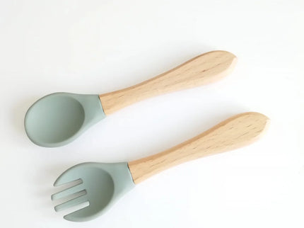Set tacamuri pentru bebelusi, lingurita + furculita, diverse culori, silicon si lemn, 6 luni+