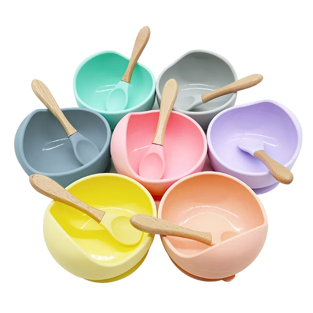 Set diversificare bebelusi  din silicon (bol si lingurita cu maner din lemn) – Mint, 6 luni +