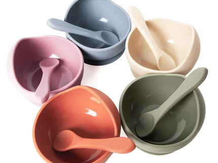 Set diversificare bebelusi din silicon (bol si lingurita) - Olive, 6 luni +