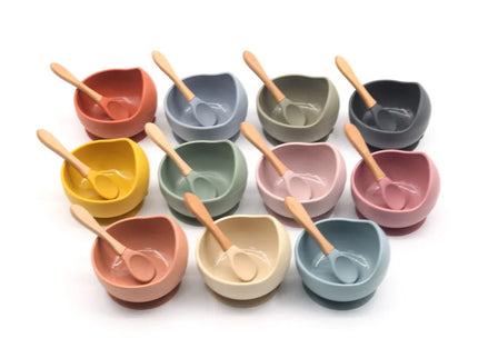 Set diversificare bebelusi  din silicon (bol si lingurita cu maner din lemn)  – Sand, 6 luni +