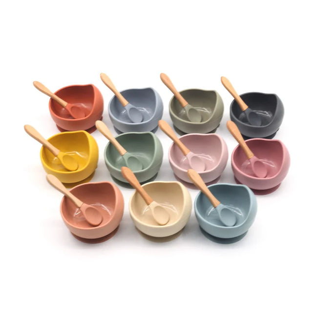Set diversificare bebelusi  din silicon (bol si lingurita cu maner din lemn)  – Rose Pink, 6 luni +