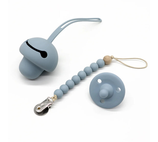 Set suzeta dentitie, lantisor si protectie, Model 1 – Dusty Blue, 3 luni+, silicon,