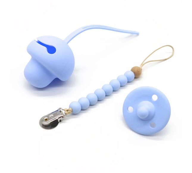 Set suzeta dentitie, lantisor si protectie, Model 1 – Pastel Blue, 3 luni+, silicon