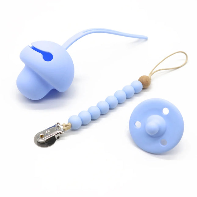 Set suzeta dentitie, lantisor si protectie, Model 1 – Pastel Blue, 3 luni+, silicon