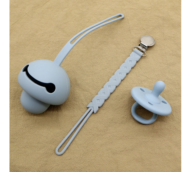 Set suzeta dentitie, lantisor si protectie, Model 2 – Dusty Blue, 3 luni+, silicon