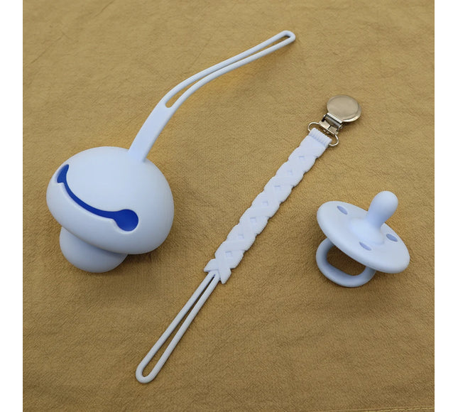 Set suzeta dentitie, lantisor si protectie, Model 2 – Pastel Blue, 3 luni+, silicon