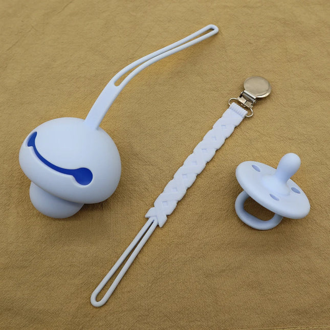 Set suzeta dentitie, lantisor si protectie, Model 2 – Pastel Blue, 3 luni+, silicon