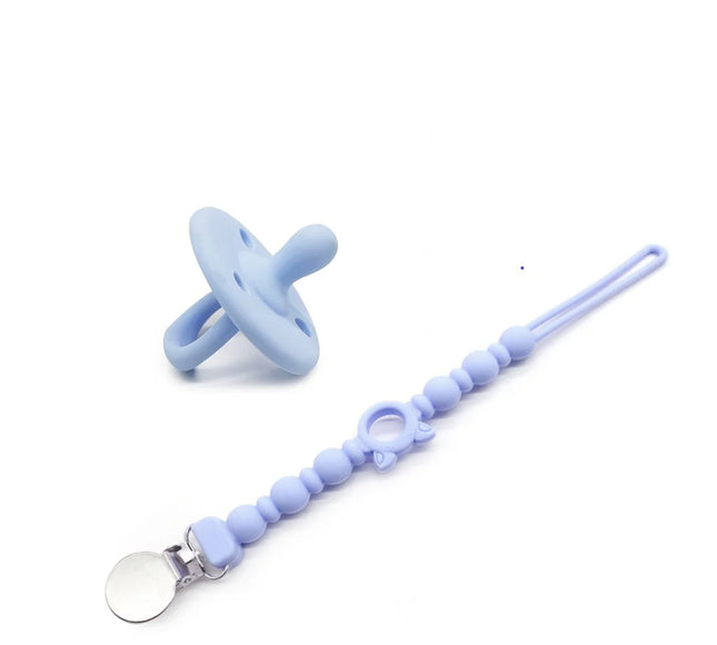 Set suzeta dentitie si lantisor - Pastel Blue, 3 luni+, silicon