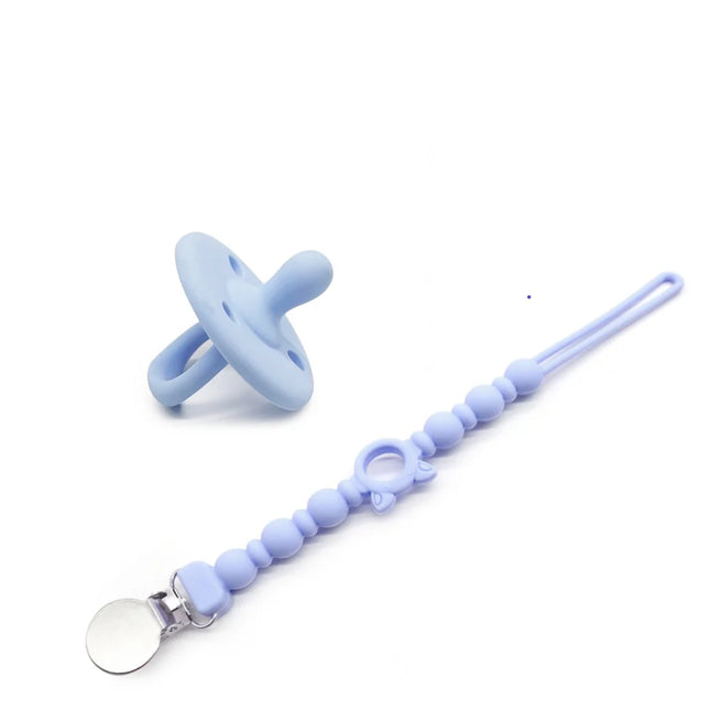 Set suzeta dentitie si lantisor - Pastel Blue, 3 luni+, silicon
