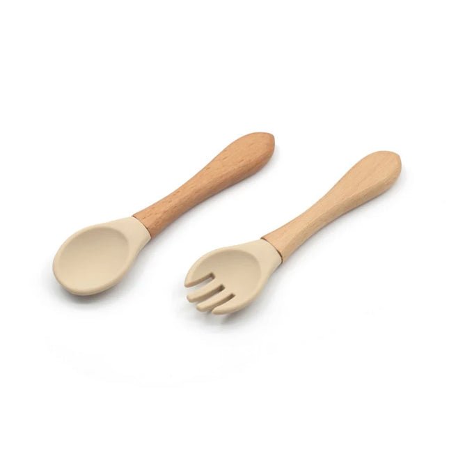 Set tacamuri pentru bebelusi, lingurita + furculita, diverse culori, silicon si lemn, 6 luni+