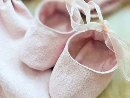 Rochita Botez Roz - Bebeboo - Totul pentru copii. Jucării, Hăinuțe, Perne, Mobilier, Textile
