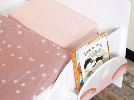 Pat Copii cu Protectie Laterala si Raft Depozitare Carti si Jucarii, Model Curcubeu, Patut pentru Fetite Varsta de 3 - 8 Ani, Mobilier din Lemn MDF, Alb + Bonus Stickere Fosforescente - Bebeboo - Totul pentru copii. Jucării, Hăinuțe, Perne, Mobilier, Textile