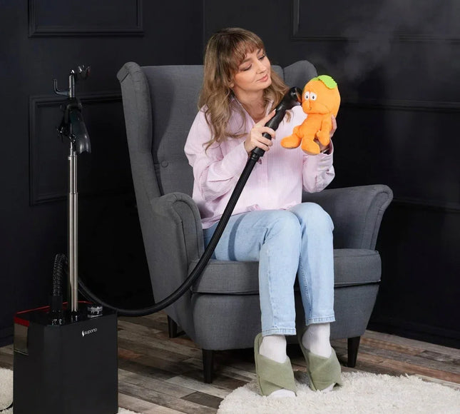 Fier de călcat vertical cu aburi. Steamer model S2 de 2200W cu 3 trepte de putere. Statie de calcat profesionala pentru hainele copiilor, fara mirosuri si fara cute. Rezervor aparat 2.9 L, pentru 64 min de lucru, 45g/min abur continuu - Bebeboo - Totul pentru copii. Jucării, Hăinuțe, Perne, Mobilier, Textile