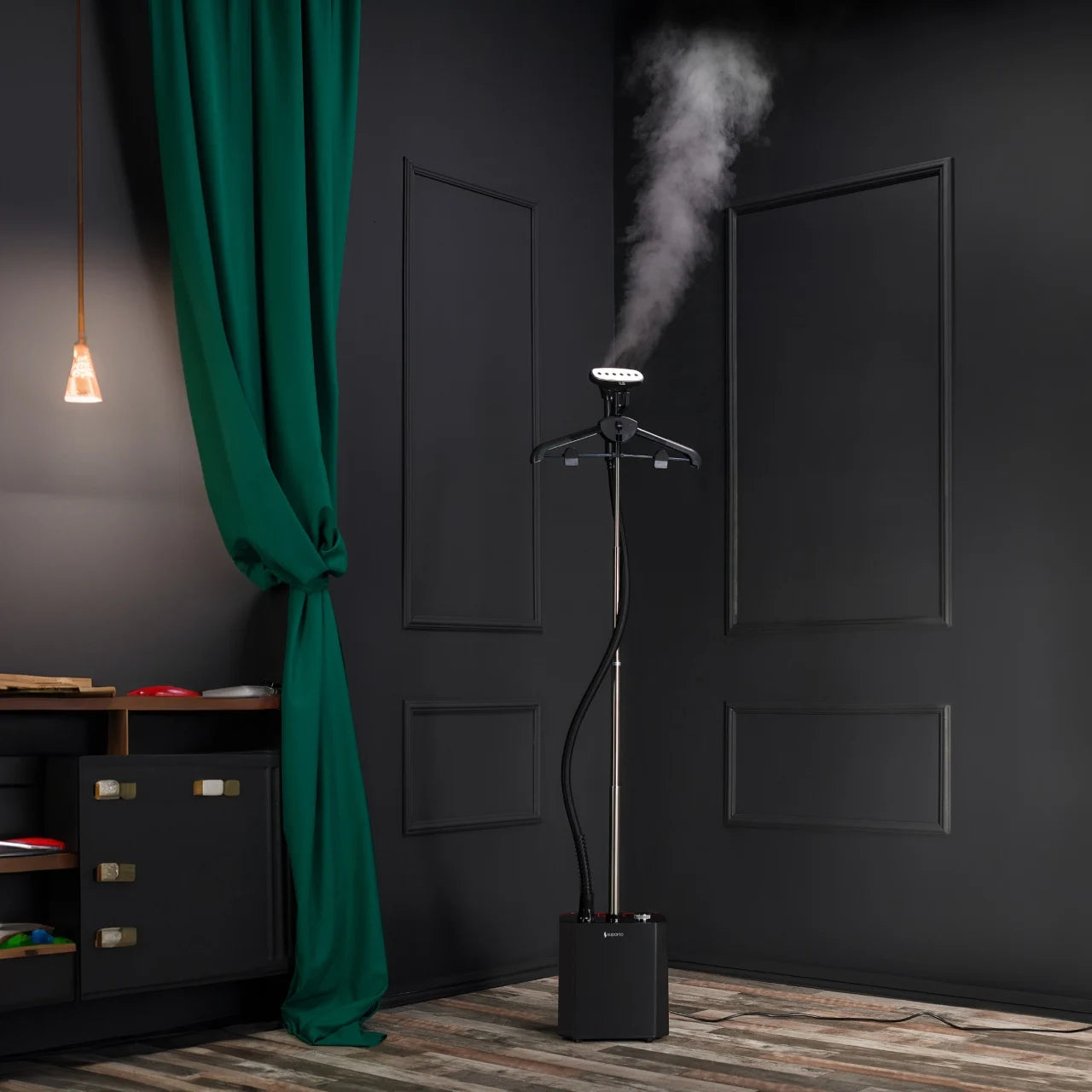 Fier de călcat vertical cu aburi. Steamer model S2 de 2200W cu 3 trepte de putere. Statie de calcat profesionala pentru hainele copiilor, fara mirosuri si fara cute. Rezervor aparat 2.9 L, pentru 64 min de lucru, 45g/min abur continuu