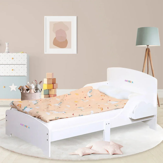 Pat Copii cu Protectie Laterala si Raft Depozitare Carti si Jucarii, Model Norisor, Patut pentru Baieti si Fetite Varsta de 3 - 8 Ani, Mobilier din Lemn MDF, Alb + Bonus Stickere Fosforescente - Bebeboo - Totul pentru copii. Jucării, Hăinuțe, Perne, Mobilier, Textile