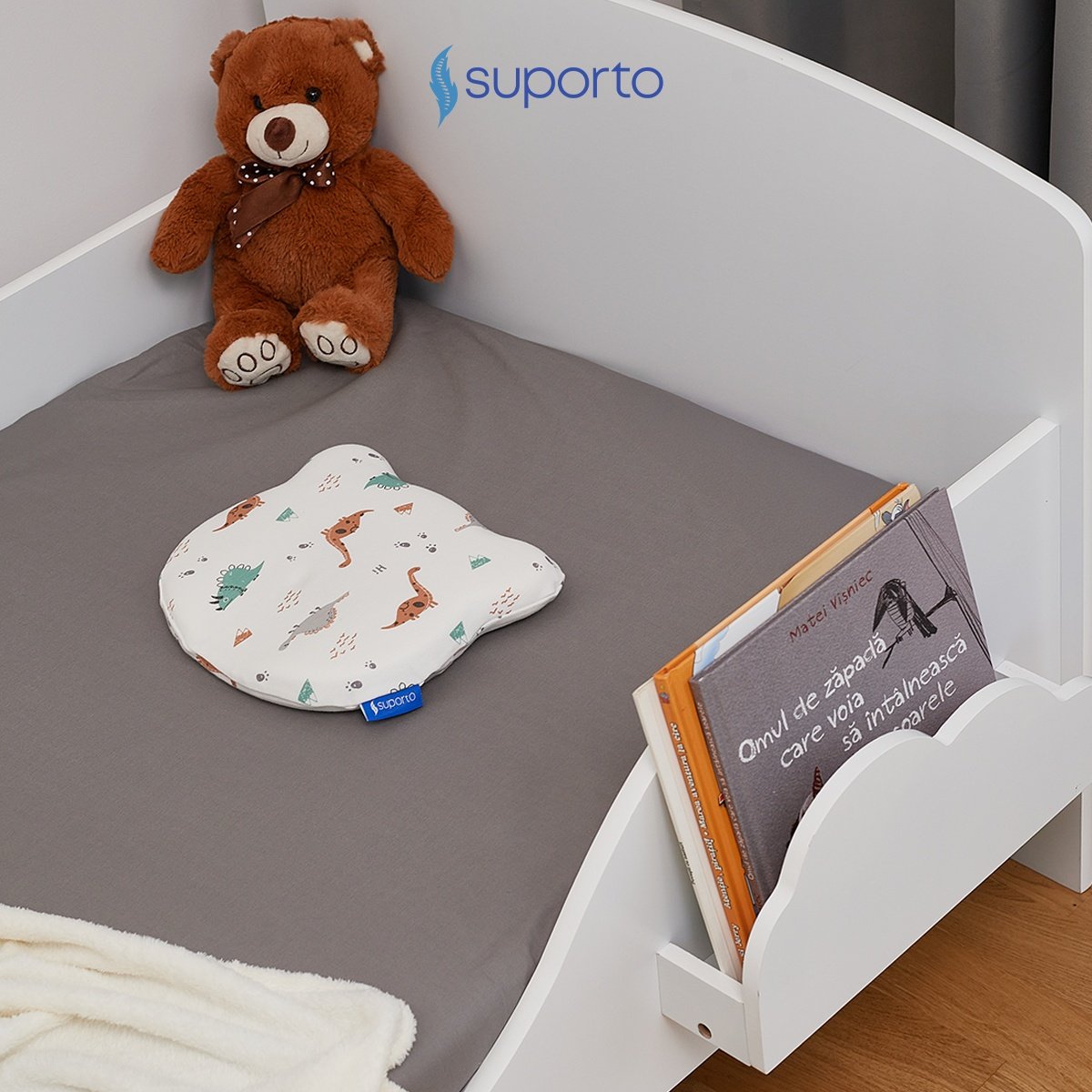 Perna Bebelusi cu Suport Ortopedic Impotriva Plagiocefaliei, Spuma cu Memorie Hipoalergenica, Ideala pentru Formarea Capului, Pentru Copii de la 0 luni la 1 an Fata de perna din bumbac, Forma Urs