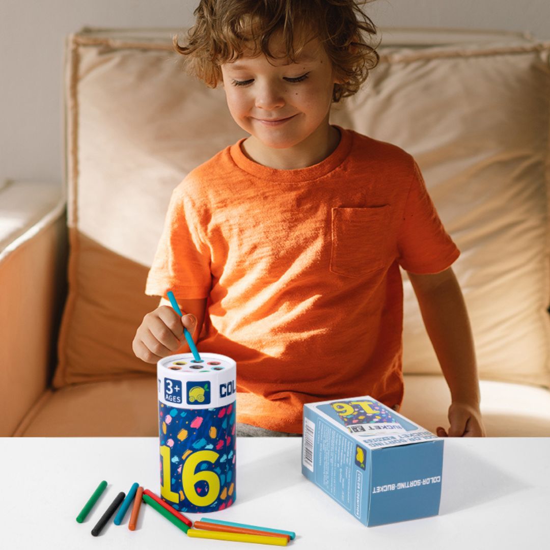 Joc de sortare cu bețișoare colorate